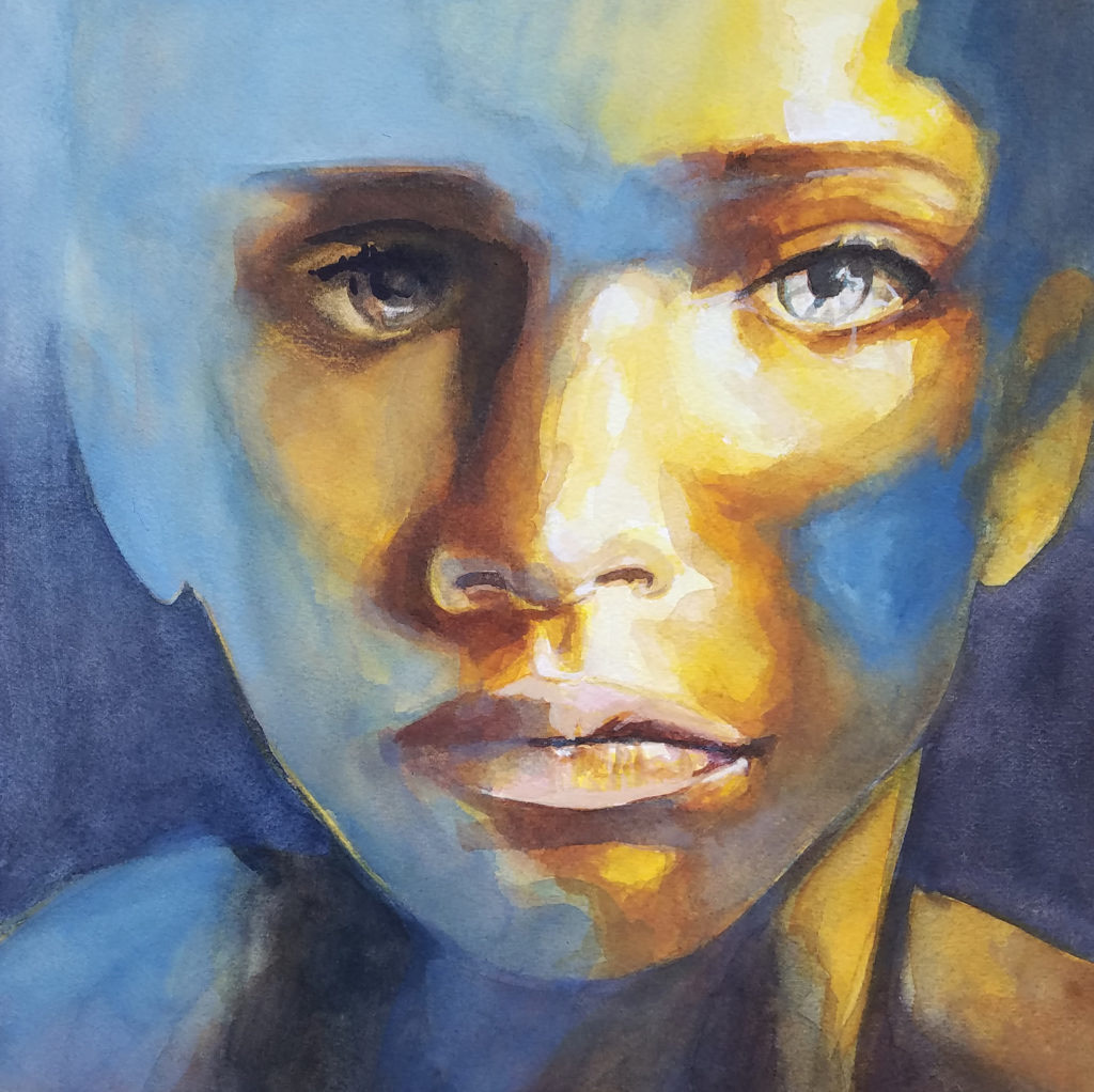 Portrait à l'aquarelle d'un visage aux teintes bleues et dorées, réalisé par un élève des Ateliers de Léna
